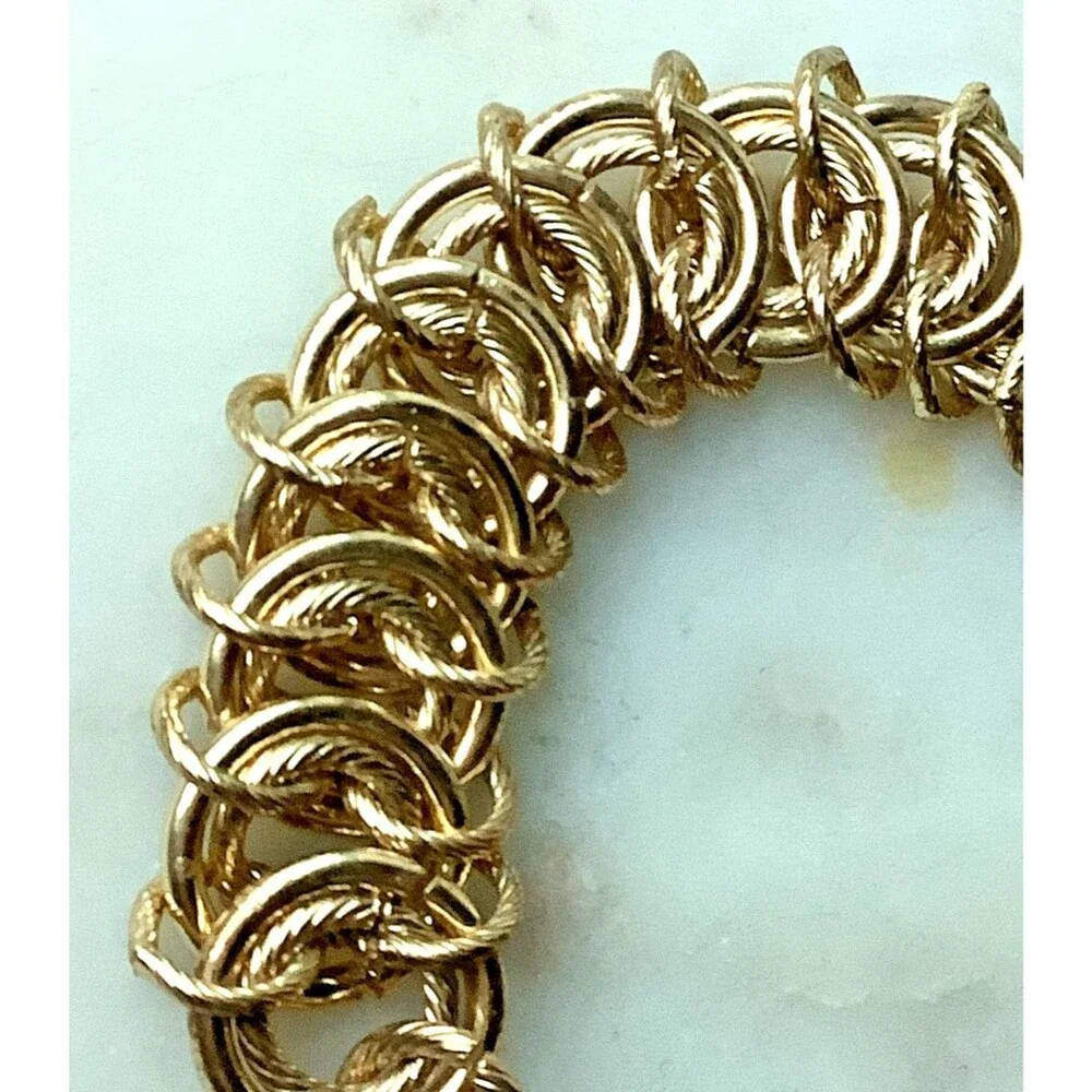 Monet vertebrae chainmaille